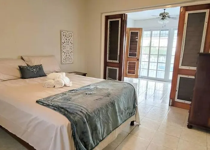 Villa Ivy's Luxury Villa, Montego Bay