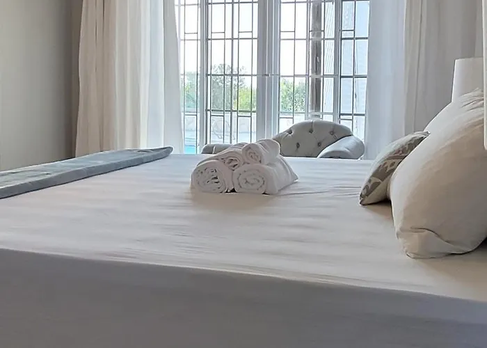 Villa Ivy's Luxury Villa, *