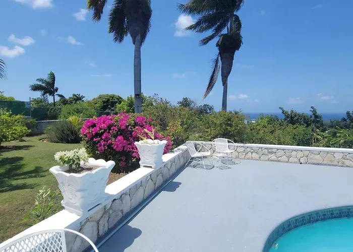 Villa Ivy's Luxury Villa, Montego Bay